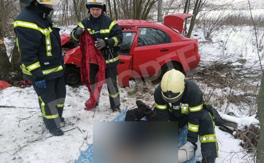 В Петриковском районе спасатели извлекли тело водителя из покореженного автомобиля
