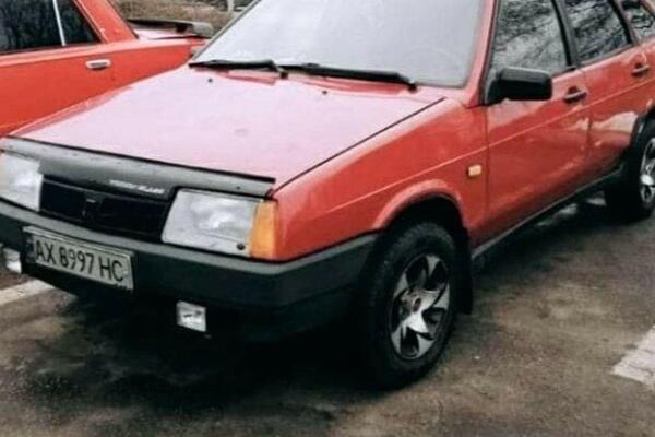 В Каменском подрезали таксиста и угнали его машину