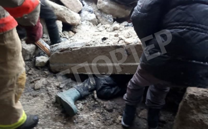Под Каменским металлист оказался под железобетонной плитой