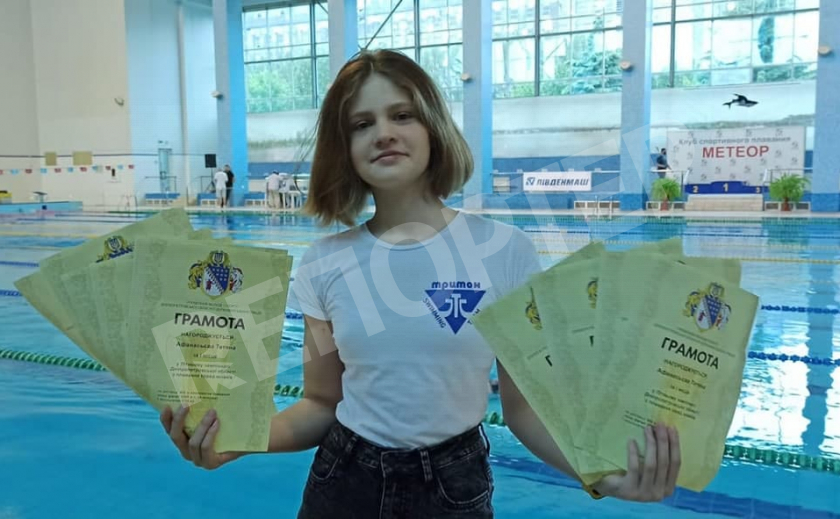 Юная пловчиха из Каменского выиграла 25 медалей на чемпионате Днепропетровской области
