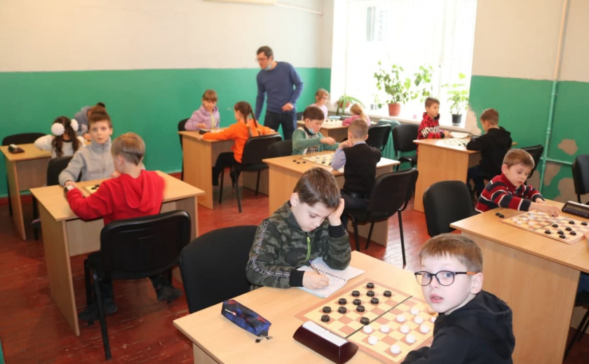 В Днепре разыграли медали чемпионата области по шашкам-64 среди молодежи