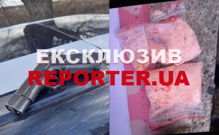 В Криничанському районі Дніпропетровщини поліцейські зупинили автівку з наркотиками, якою керував військовий