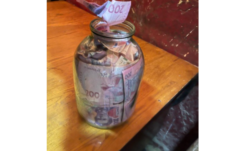 Гроші були у банці: на Дніпроптровщині зловмисники обікрали дідуся