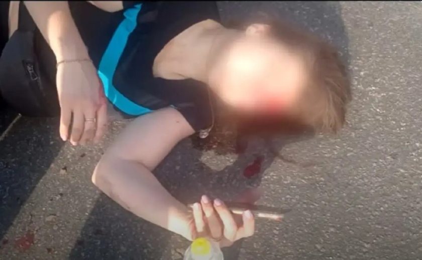 У Кам’янському п'яний водій збив велосипедистку і втік У Кам’янському п'яний водій збив велосипедистку і втік