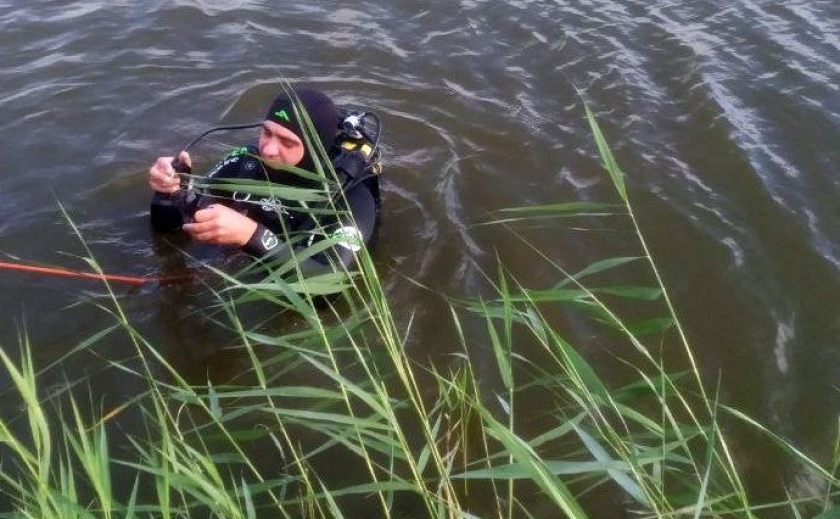 Загинув у воді: у Кам’янському рятувальники вилучили тіло чоловіка з річки