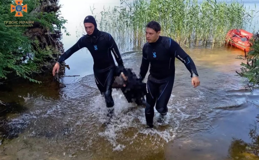У Кам’янському рятувальники витягли з води тіло потопельника