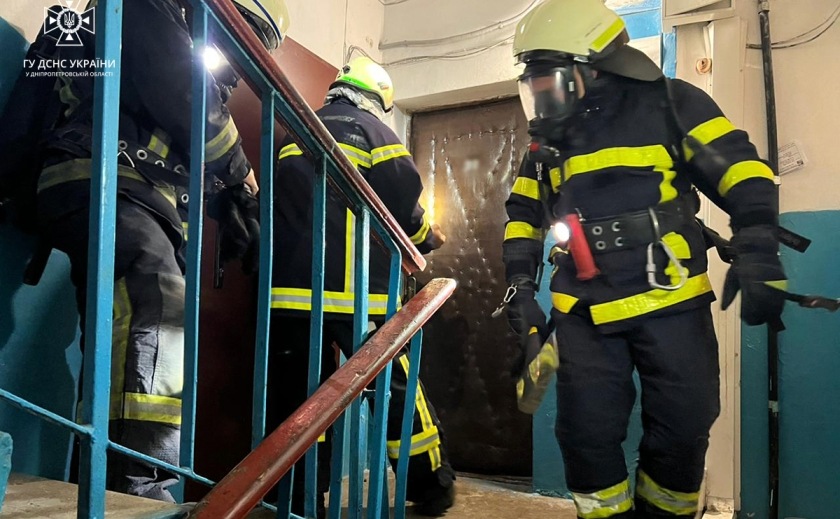 У Камʼянському внаслідок пожежі загинула жінка, чоловіка врятували У Камʼянському внаслідок пожежі загинула жінка, чоловіка врятували