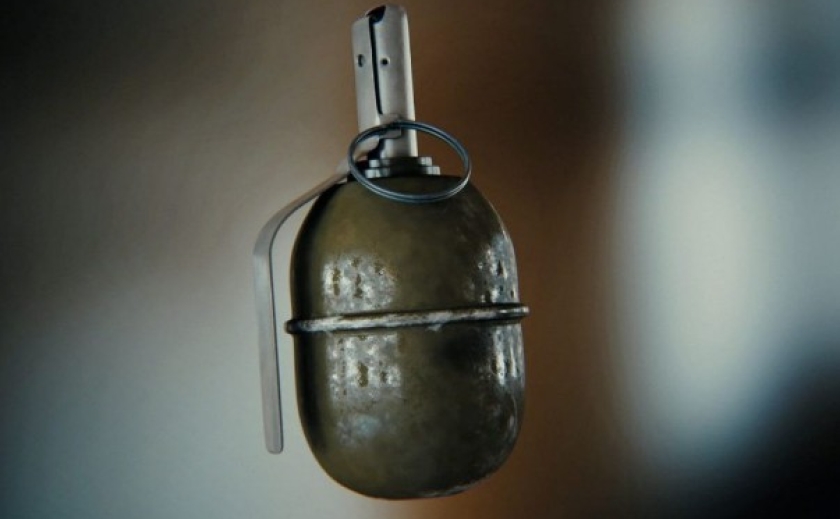 У Кам’янському чоловік кинув бойову гранату у квартиру колишньої дружини