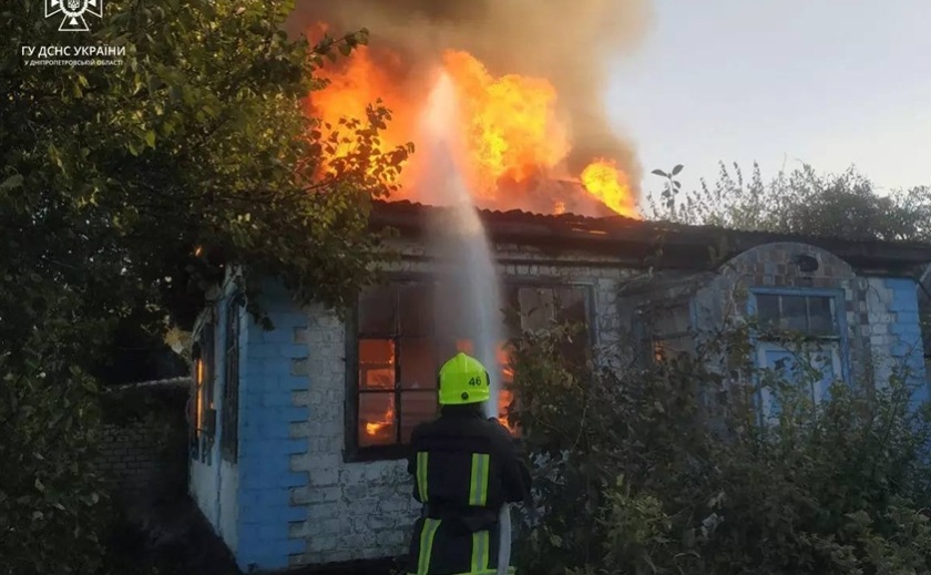 Вогнеборці Кам’янського району загасили палаючий будинок Вогнеборці Кам’янського району загасили палаючий будинок
