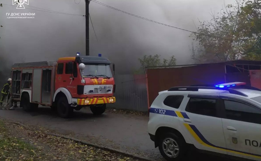 Вогнеборці Камʼянського ліквідували пожежу в будинку на чотирьох господарів