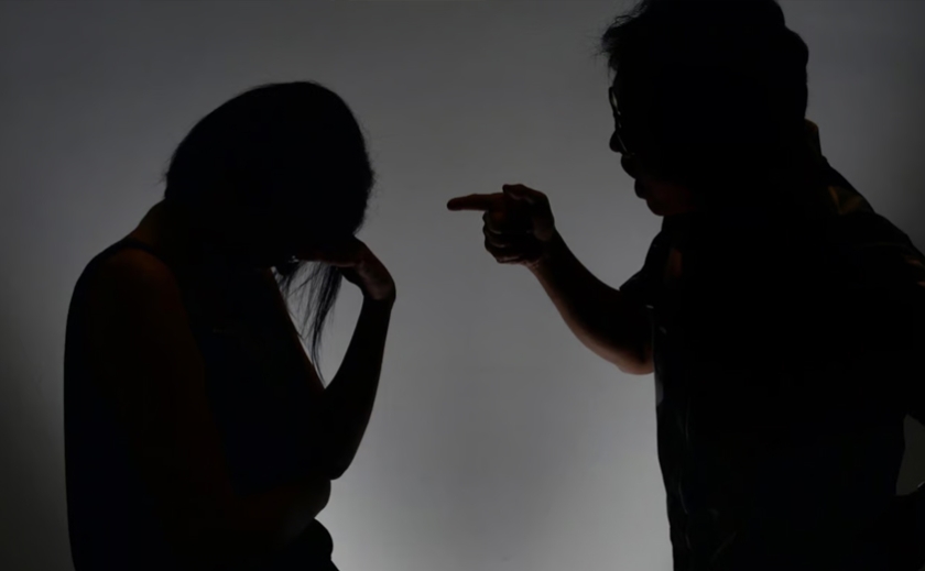 Правоохоронці Камʼянського оголосили про підозру двом чоловікам за фактами вчинення домашнього насильства