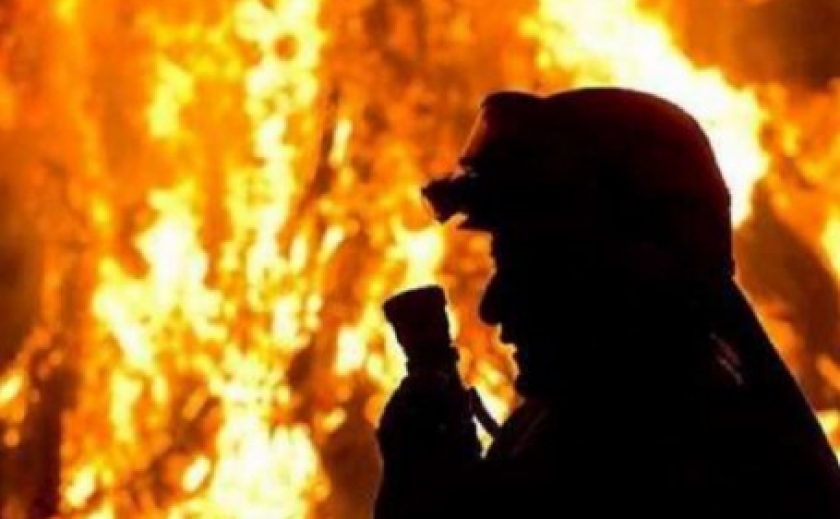 У Кам'янському на пожежі вогнеборці врятували жінку