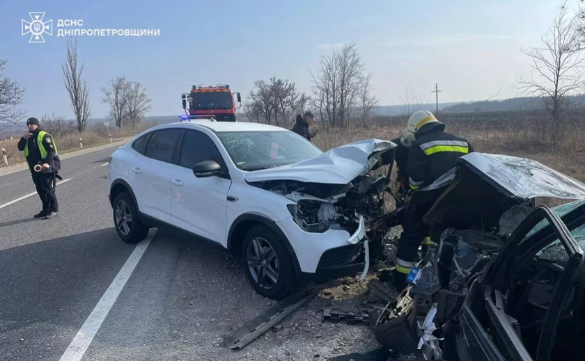 Внаслідок ДТП у Камʼянському районі постраждали 3 людини: деталі