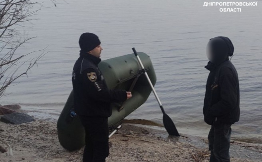 У човні були свіжовиловлені раки: водний патруль виявив браконьєра на Кам’янському водосховищі