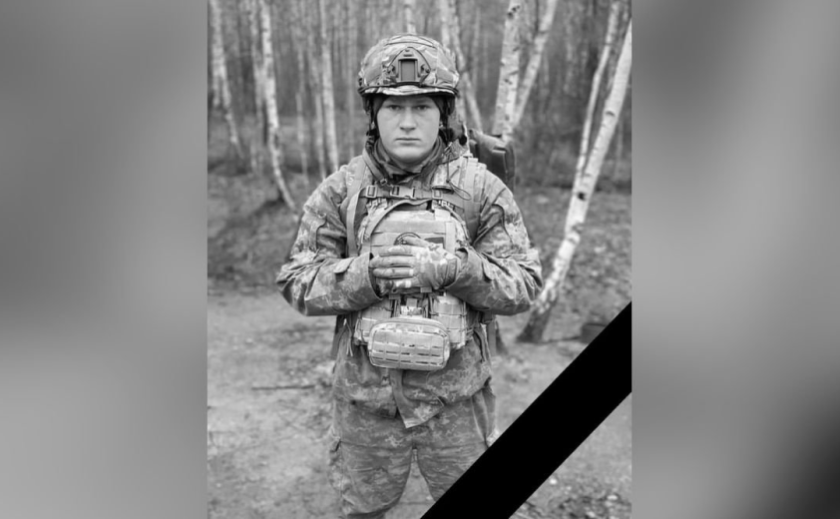 Бабуся залишилась без онука: у бою загинув 21-річний воїн з Камʼянського Андрій Бережний Бабуся залишилась без онука: у бою загинув 21-річний воїн з Камʼянського Андрій Бережний