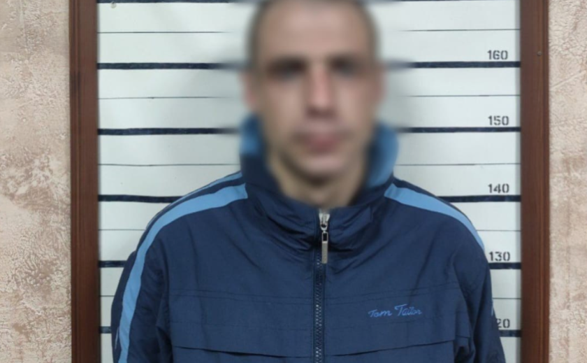Побив 42-річного чоловіка та відібрав у нього гаджет: поліцейські Кам'янського затримали нападника Побив 42-річного чоловіка та відібрав у нього гаджет: поліцейські Кам'янського затримали нападника