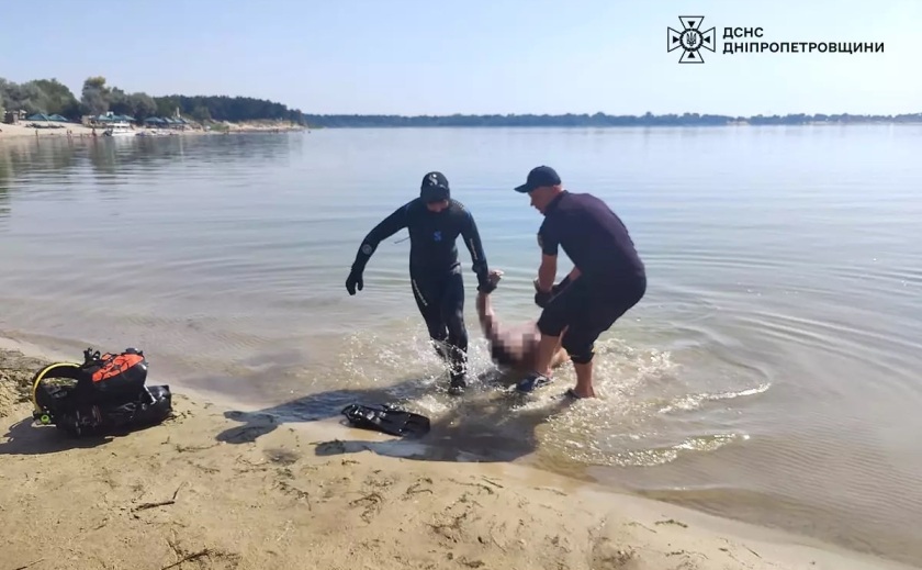 На «Блакитних озерах» рятувальники дістали з води потопельника На «Блакитних озерах» рятувальники дістали з води потопельника
