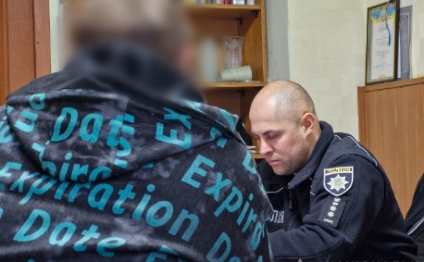 Вирішив конфлікт за допомогою ножа: поліцейські Кам’янського затримали 56-річного містянина