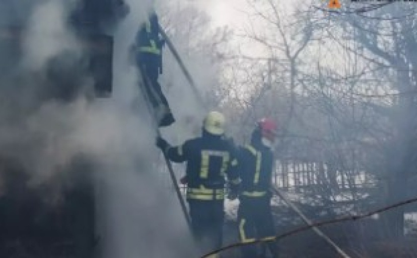 У Кам'янському районі, ліквідовуючи пожежу, вогнеборці виявили у будинку обгоріле тіло людини