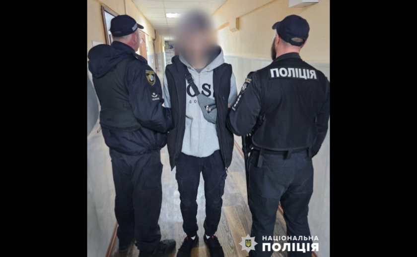 Вдарив перехожого ножем у живі: поліцейські Кам’янського затримали 36-річного чоловіка Вдарив перехожого ножем у живі: поліцейські Кам’янського затримали 36-річного чоловіка