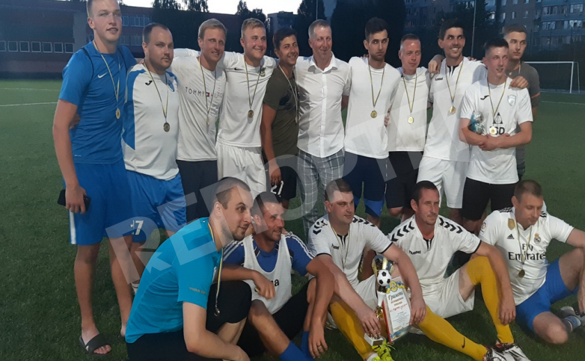 Кто в Каменском выиграл Кубок открытия сезона по футболу