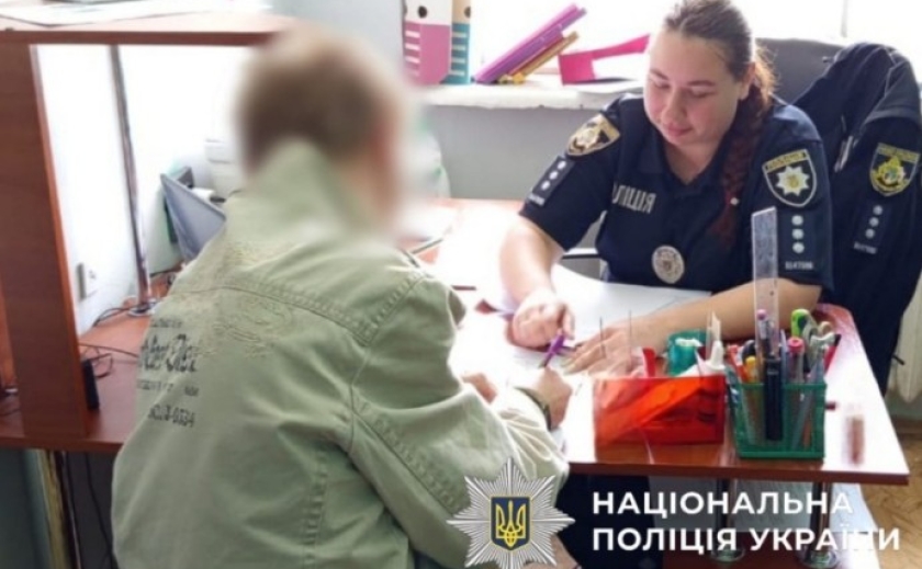 Поранив ножем жінку: поліцейські Кам’янського затримали 32-річного містянина