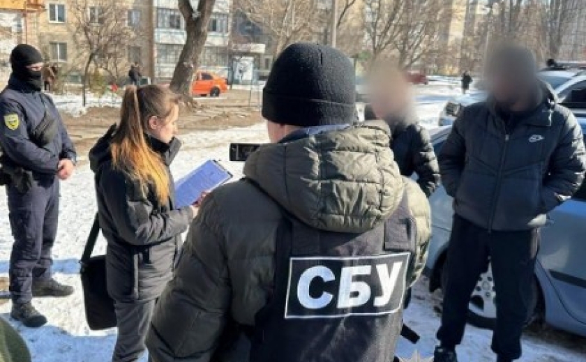 Ошукали родичів полонених та безвісти зниклих військовослужбовців на майже 3 млн гривень: у Кам’янському правоохоронці викрили організовану групу шахраїв
