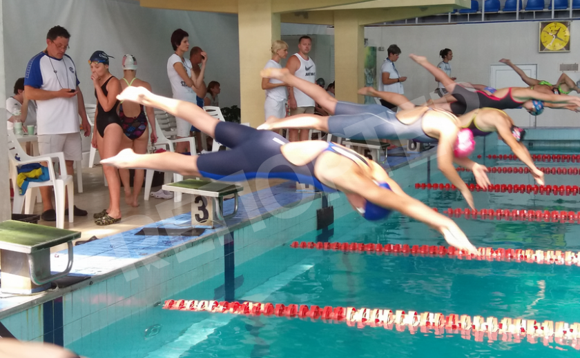 В Каменском состоялся неофициальный чемпионат Украины по плаванию
