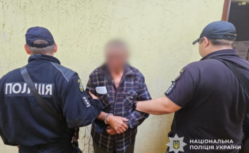 Кинув гранату у бік людей: у Кам’янському районі поліцейські затримали підозрюваного Кинув гранату у бік людей: у Кам’янському районі поліцейські затримали підозрюваного