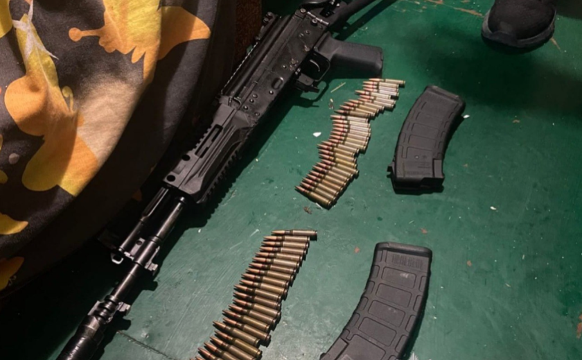 У Кам'янському районі поліцейські вилучили у місцевого жителя зброю та боєприпаси