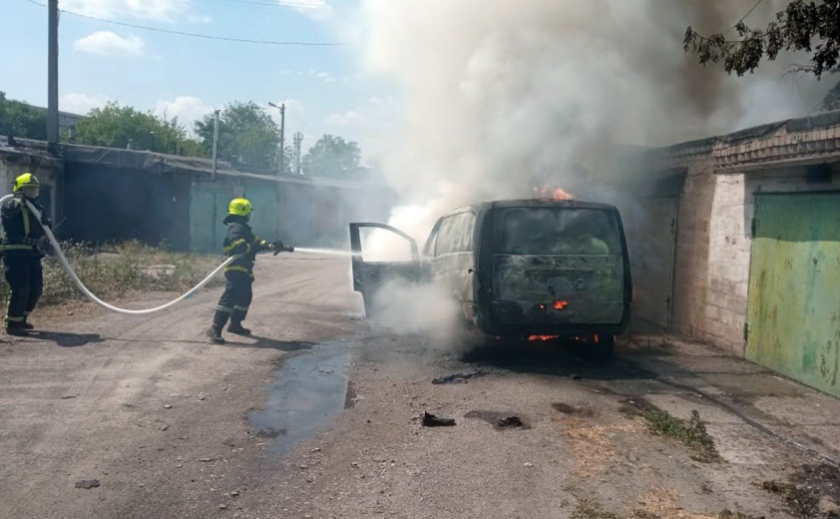 м. Кам’янське: намагаючись загасити пожежу, чоловік отримав опіки