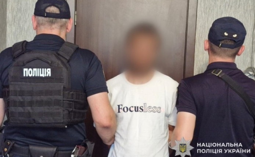 Вдарив у шию уламком пляшки: поліцейські Кам’янського затримали підозрюваного у вбивстві
