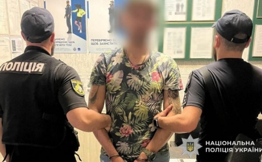 Поліцейські Кам’янського затримали зловмисника за скоєння розбійного нападу