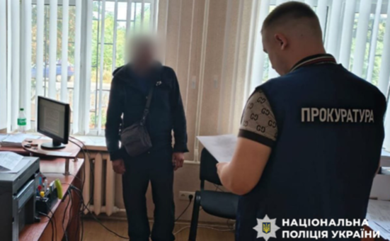 Дратувала її потреба в догляді: на Дніпропетровщині чоловік до смерті побив власну матір