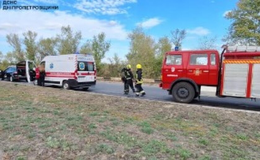 У Кам’янському рятувальники надали допомогу чоловіку, який став учасником ДТП