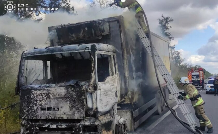 У Кам'янському районі вогнеборці ліквідували займання вантажного автомобіля