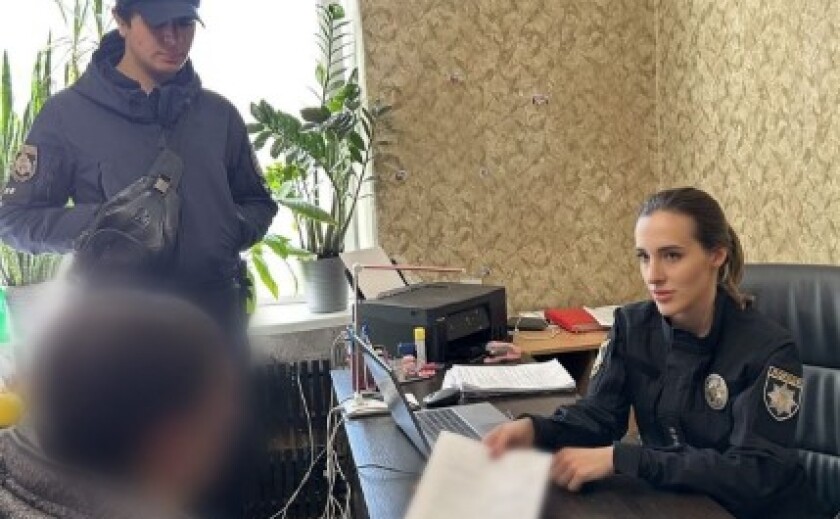 Подвійне пограбування: у Кам’янському поліцейські затримали двох зловмисників