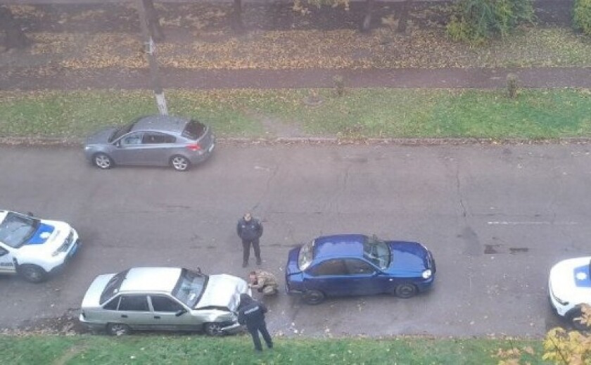 Розбив 2 припарковані авто: у Кам’янському водій без прав у стані сп’яніння спричинив ДТП