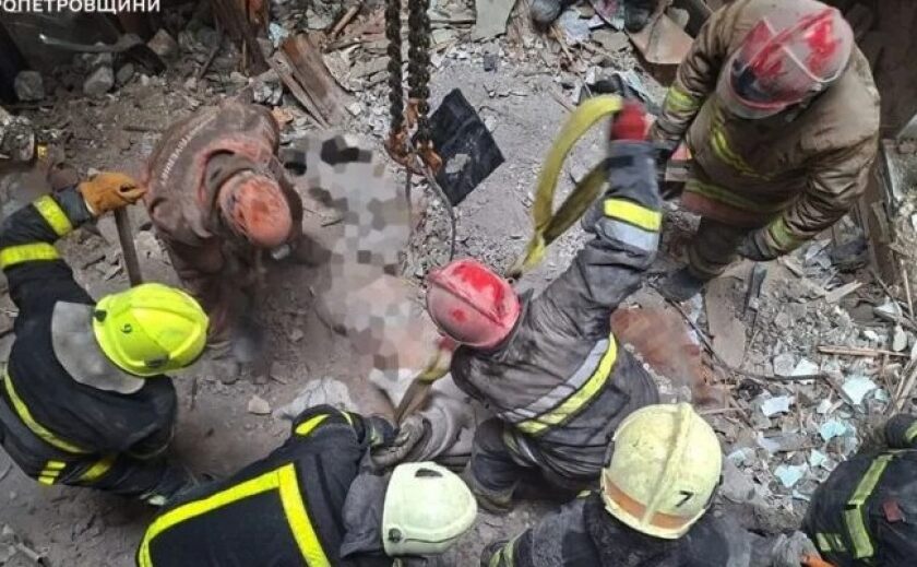 У Кам’янському з-під завалів деблокували загиблого чоловіка