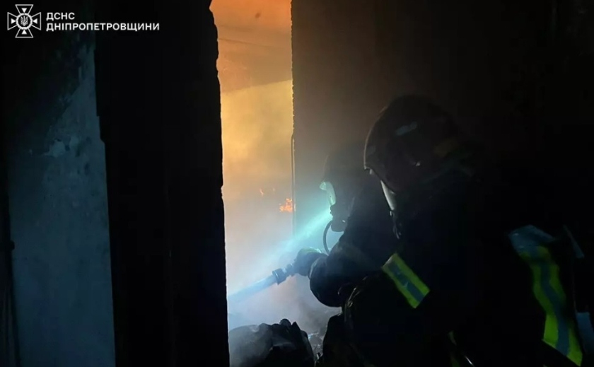 У Кам’янському надзвичайники приборкали пожежу у п’ятиповерхівці