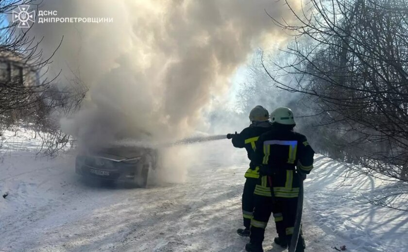 У Кам'янському вдень зайнявся Infiniti