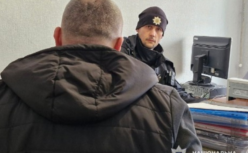 За скоєння хуліганських дій відносно військових у місті Кам'янське поліція затримала двох чоловіків