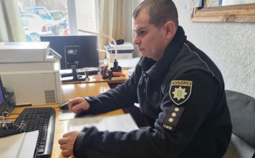Розбійний напад на зупинці: у Кам`янському районі поліцейські затримали підозрюваного
