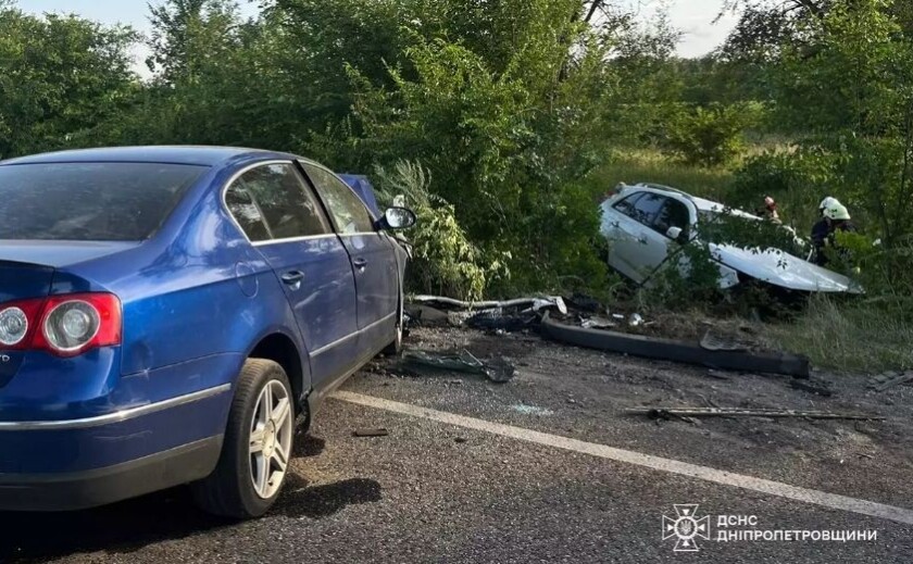 Двоє загиблих та четверо постраждалих, серед яких діти: подробиці ДТП у Камʼянському районі