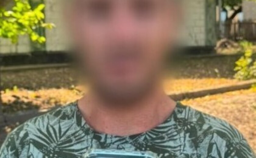 Пограбував жінку на подвір'ї приватного будинку: у Кам`янському районі поліцейські затримали 37-річного чоловіка