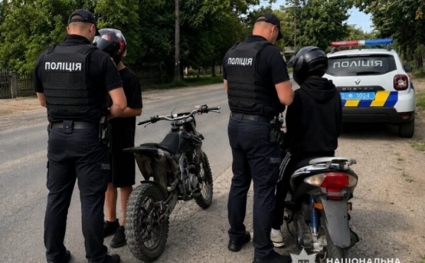 Їздили на мотоциклах без прав: у Кам'янському поліцейські викрили неповнолітніх