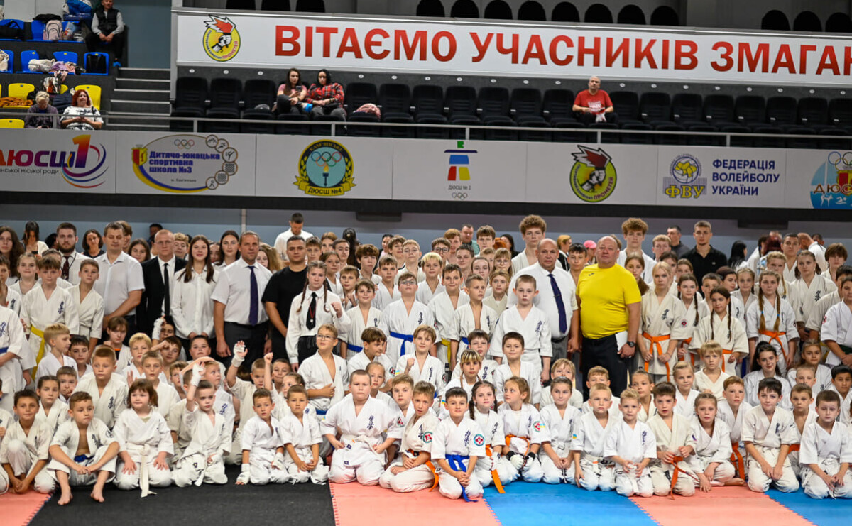 Более 300 спортсменов соревновались на Кубке Каменского по киокушин-каратэ