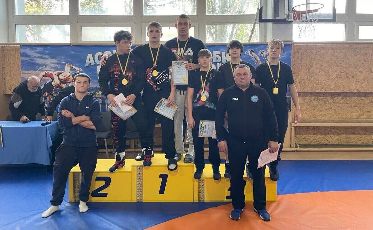 Борці з Кам’янського вибороли п’ять золотих медалей на чемпіонаті області