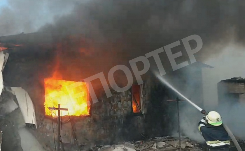 Под Петриковкой на пожаре пострадала женщина