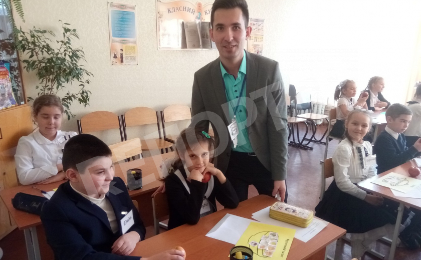 На кону 250 тыс. грн. Каменской учитель вошел в ТОП-50 лучших учителей Украины